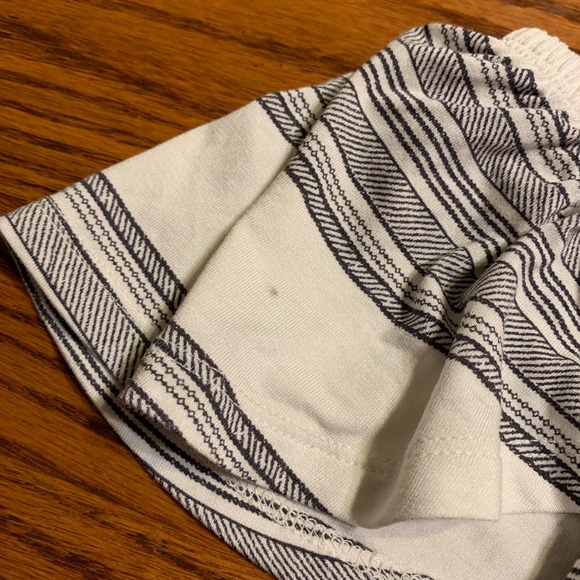 NWT Women’s Torrid off the shoulder top - Picture 4 of 4